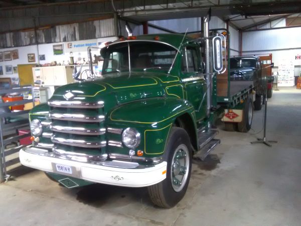 P Hand Diamond T Truck